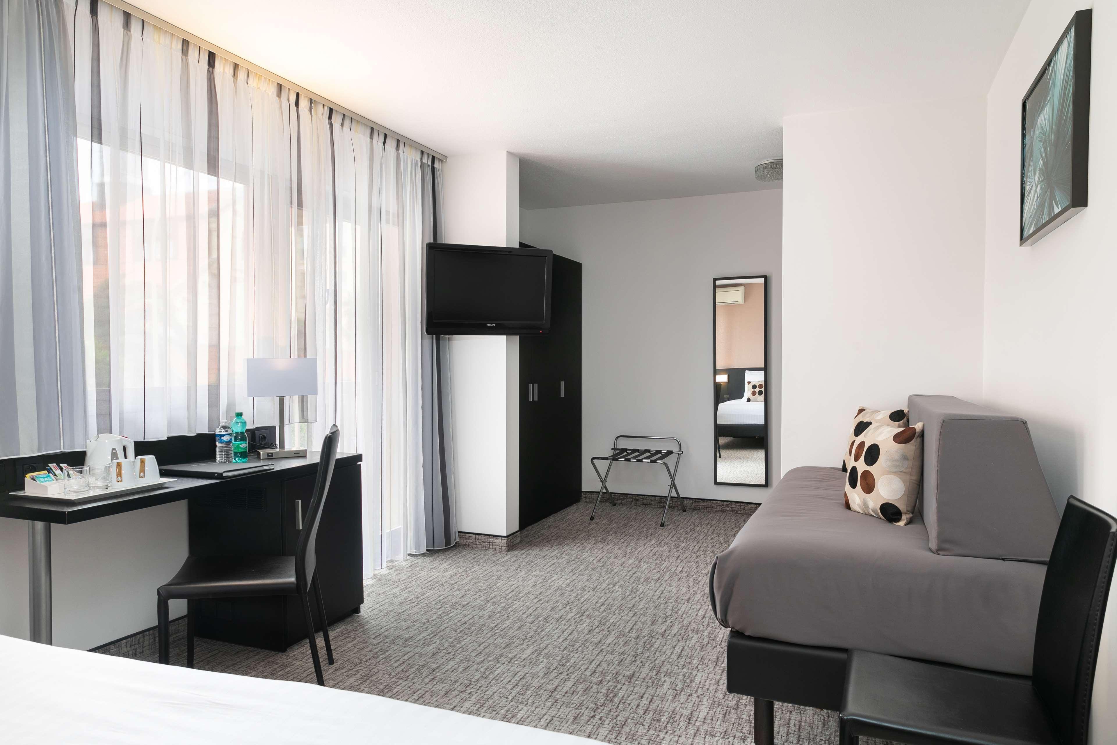 Best Western Hotel Mediterranee Menton Exterior photo